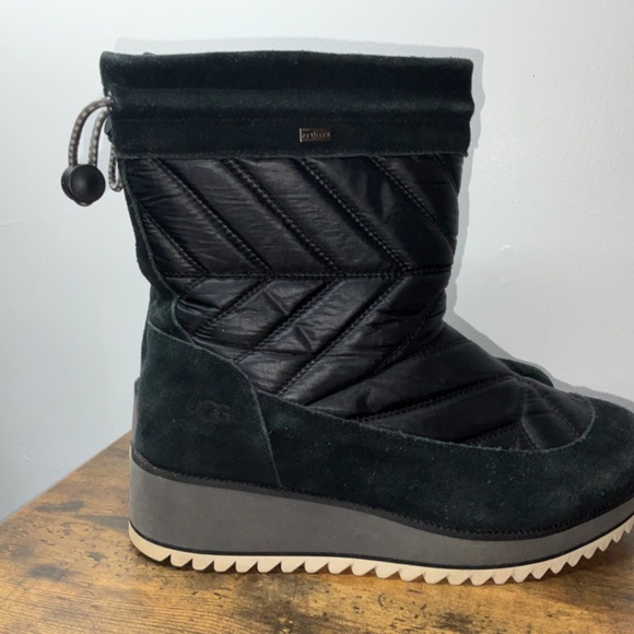 UGG BECK BOOT BLACK - WOMEN'S - Picture 9 of 17